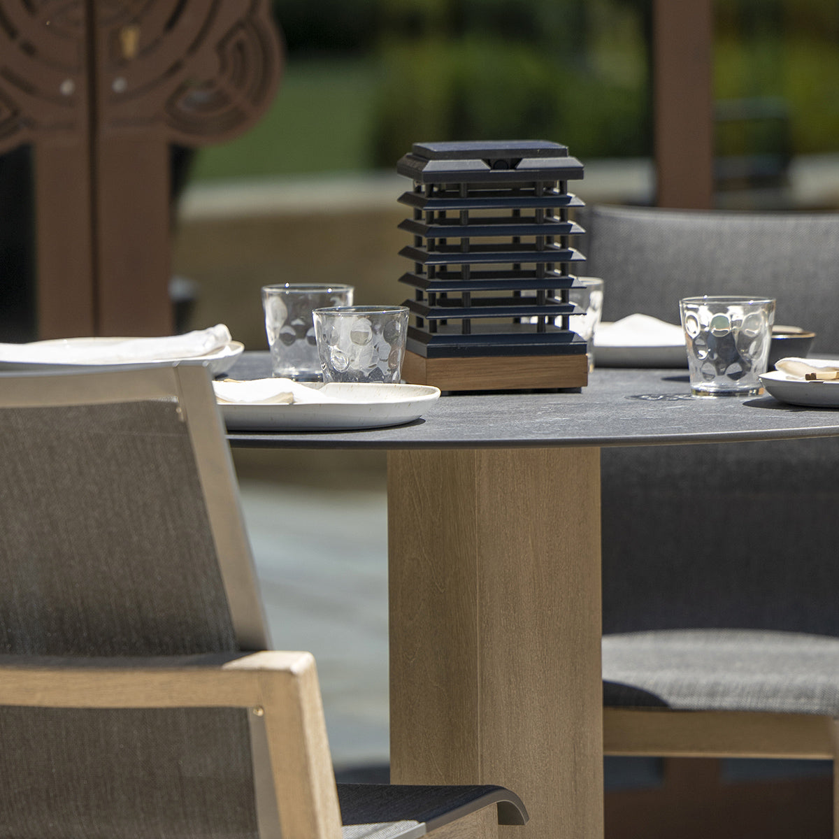 Lampe de table solaire TEKURA pour terrasse et jardin.