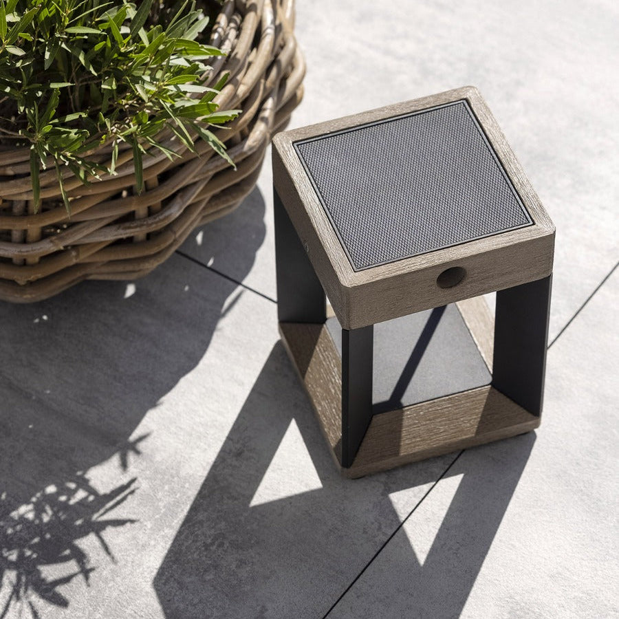 Lampe de table solaire TECKALU Les Jardins en teck et aluminium noir