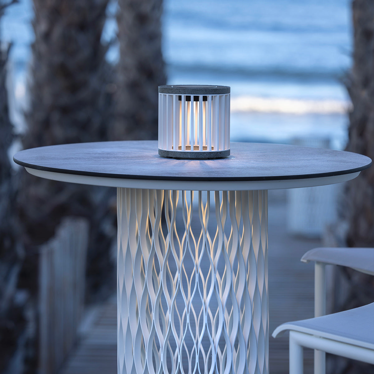 Lampe solaire rechargeable HALO noire 200 lumens Les Jardins