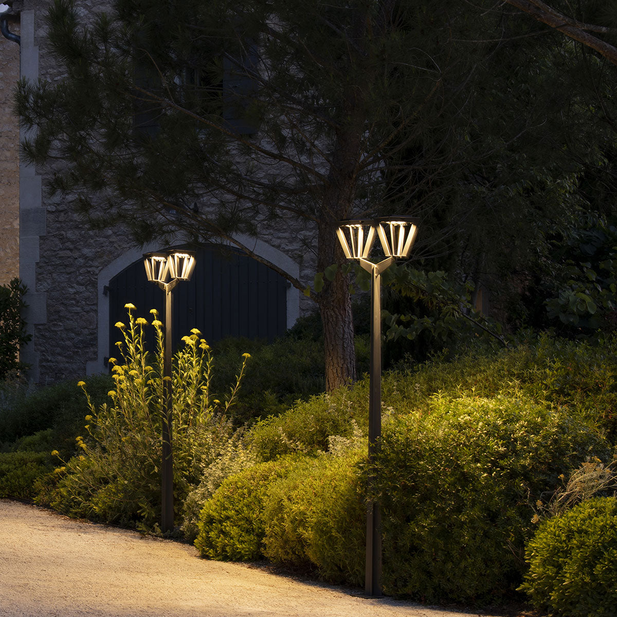 Lampadaires solaires METRO Les Jardins pour allée et jardin